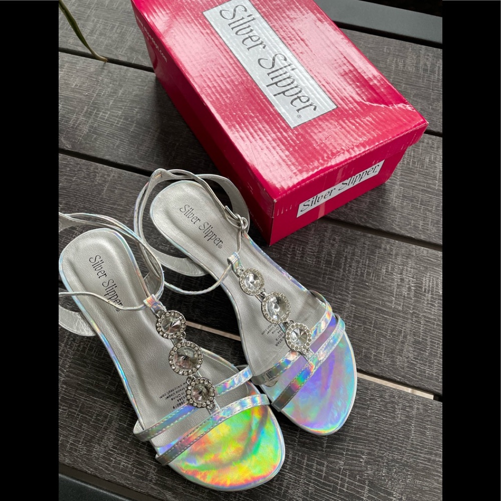 Girl’s dress sandals